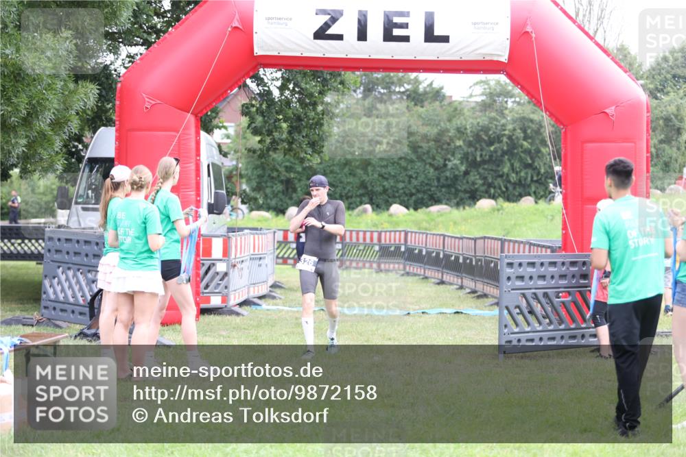 21.06.2026 - 29. Vierlanden-Triathlon Andreas Tolksdorf http://msf.ph/oto/9872158 21.06.2026 10:58:59 Ziel 326, 326 meine-sportfotos.de