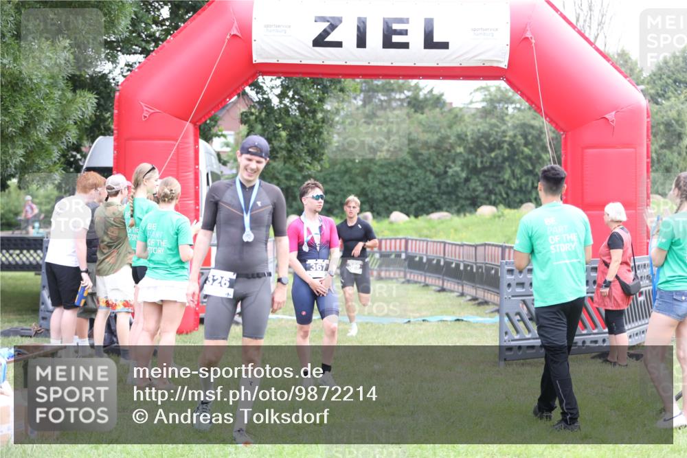 21.06.2026 - 29. Vierlanden-Triathlon Andreas Tolksdorf http://msf.ph/oto/9872214 21.06.2026 10:59:07 Ziel  meine-sportfotos.de