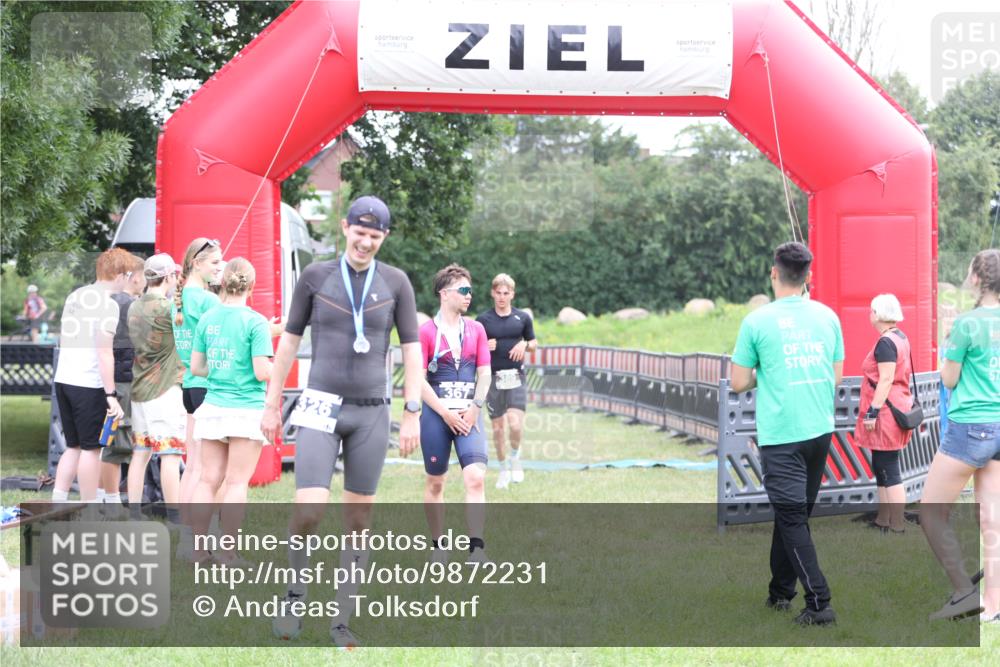 21.06.2026 - 29. Vierlanden-Triathlon Andreas Tolksdorf http://msf.ph/oto/9872231 21.06.2026 10:59:07 Ziel  meine-sportfotos.de