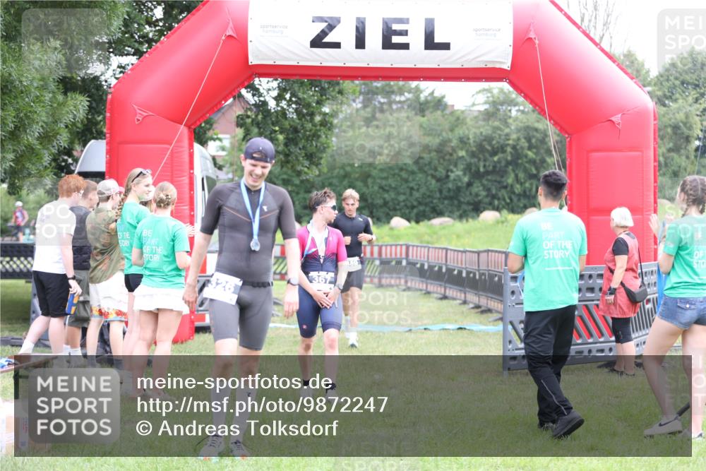 21.06.2026 - 29. Vierlanden-Triathlon Andreas Tolksdorf http://msf.ph/oto/9872247 21.06.2026 10:59:07 Ziel  meine-sportfotos.de