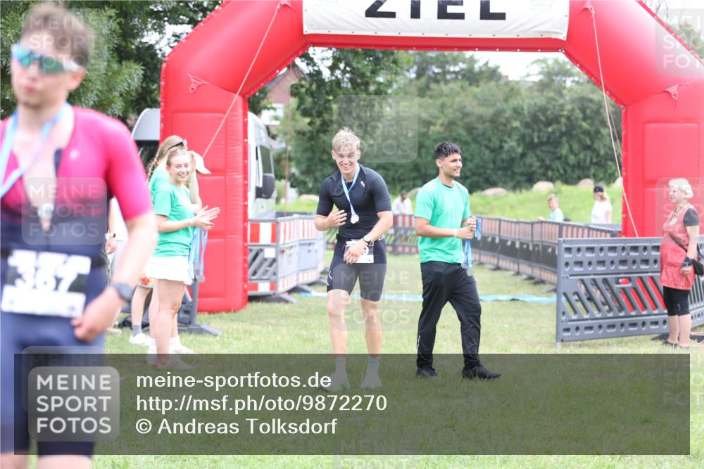 21.06.2026 - 29. Vierlanden-Triathlon Andreas Tolksdorf http://msf.ph/oto/9872270 21.06.2026 10:59:15 Ziel  meine-sportfotos.de