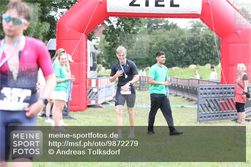 21.06.2026 - 29. Vierlanden-Triathlon Andreas Tolksdorf http://msf.ph/oto/9872279 21.06.2026 10:59:15 Ziel  meine-sportfotos.de