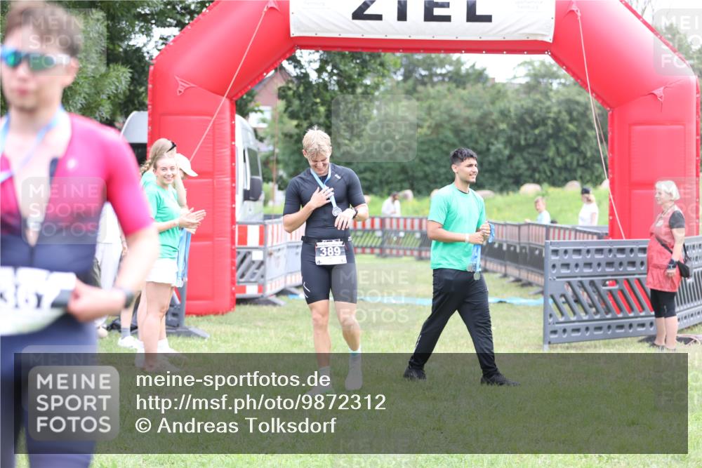 21.06.2026 - 29. Vierlanden-Triathlon Andreas Tolksdorf http://msf.ph/oto/9872312 21.06.2026 10:59:15 Ziel  meine-sportfotos.de