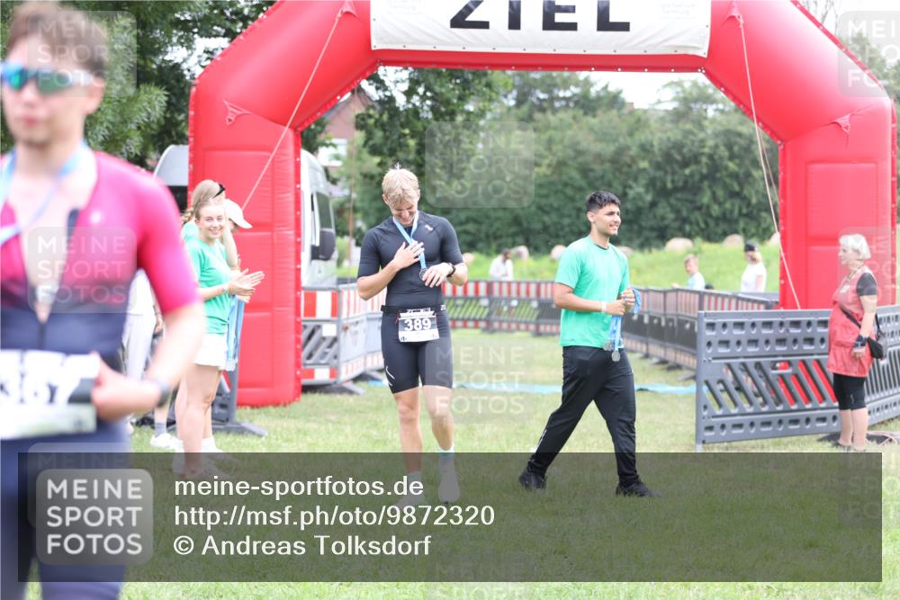21.06.2026 - 29. Vierlanden-Triathlon Andreas Tolksdorf http://msf.ph/oto/9872320 21.06.2026 10:59:15 Ziel  meine-sportfotos.de
