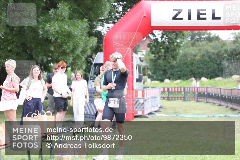 21.06.2026 - 29. Vierlanden-Triathlon Andreas Tolksdorf http://msf.ph/oto/9872350 21.06.2026 10:59:17 Ziel  meine-sportfotos.de