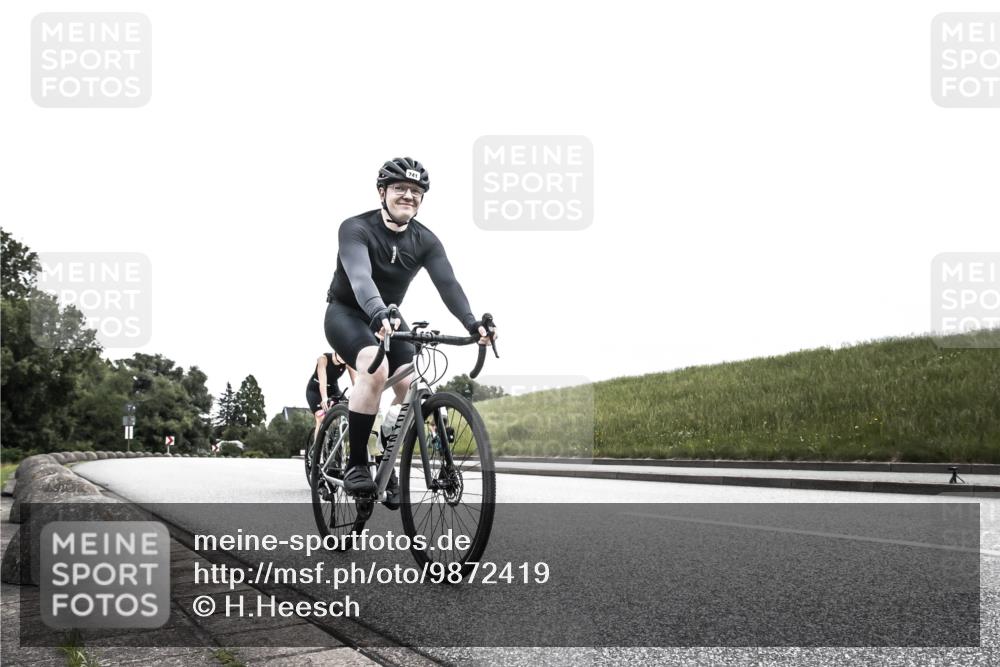 21.06.2026 - 29. Vierlanden-Triathlon H.Heesch http://msf.ph/oto/9872419 21.06.2026 12:14:08 Radfahren 651, 741, 890 meine-sportfotos.de