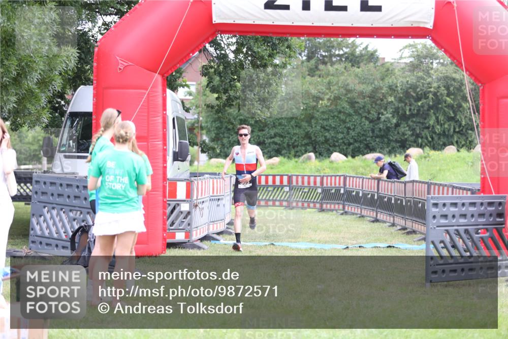 21.06.2026 - 29. Vierlanden-Triathlon Andreas Tolksdorf http://msf.ph/oto/9872571 21.06.2026 11:00:11 Ziel 365, 365 meine-sportfotos.de
