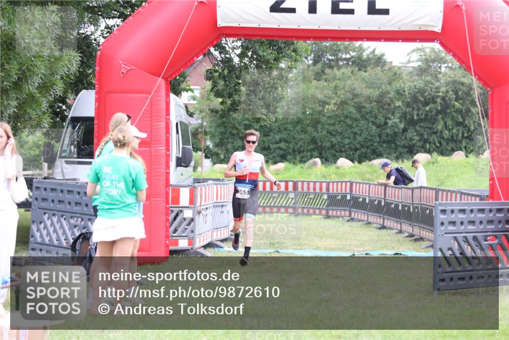 21.06.2026 - 29. Vierlanden-Triathlon Andreas Tolksdorf http://msf.ph/oto/9872610 21.06.2026 11:00:11 Ziel 365, 365 meine-sportfotos.de