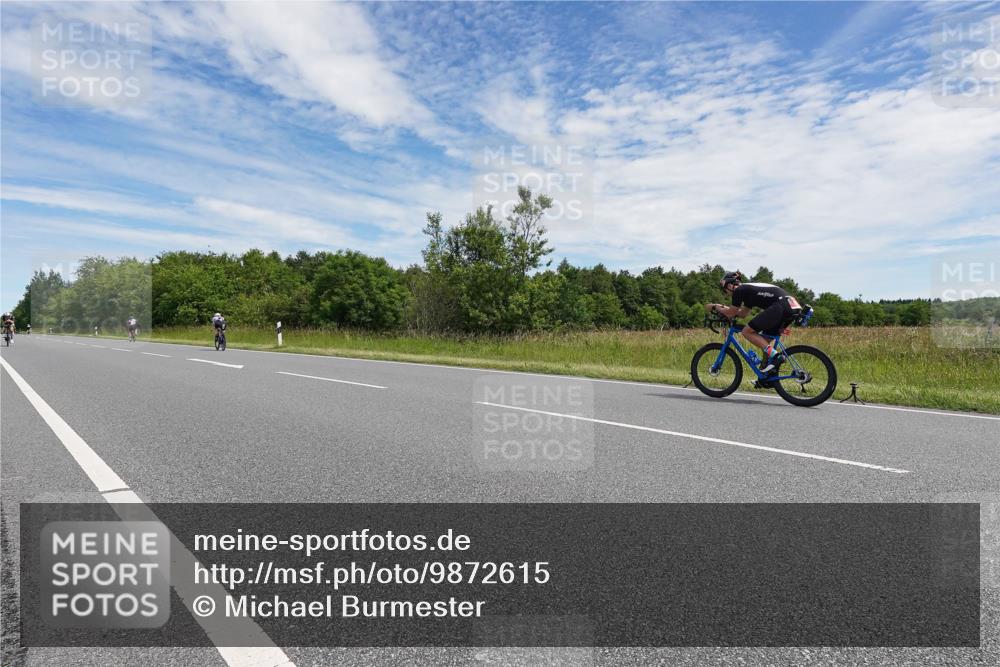 21.06.2026 - Viking Triathlon Michael Burmester http://msf.ph/oto/9872615 21.06.2026 12:31:02 Radfahren 34, 45, 107, 111, 113, 125, 151, 175, 188, 199, 241, 252, 296, 327, 340, 383, 414, 445, 485, 553, 567, 574, 578, 663 meine-sportfotos.de