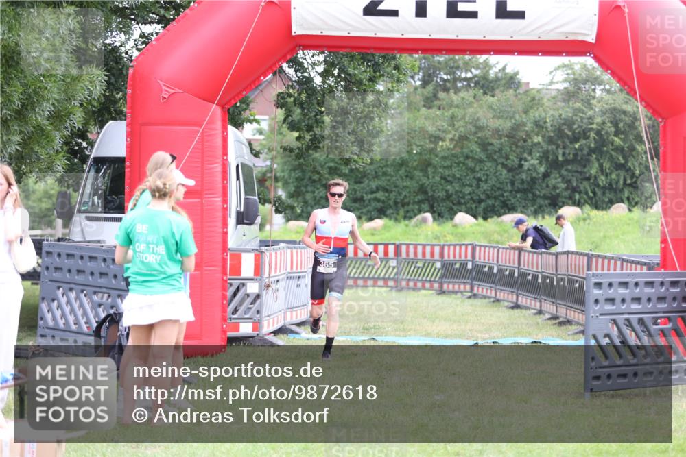 21.06.2026 - 29. Vierlanden-Triathlon Andreas Tolksdorf http://msf.ph/oto/9872618 21.06.2026 11:00:11 Ziel 365, 365 meine-sportfotos.de