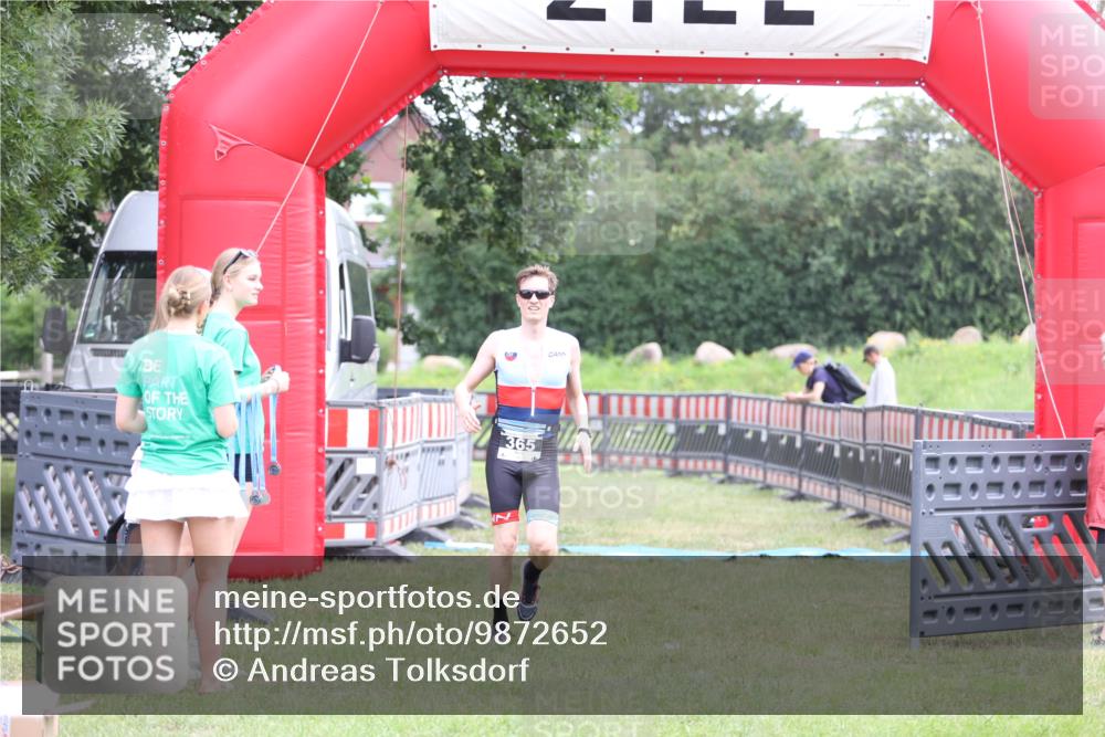 21.06.2026 - 29. Vierlanden-Triathlon Andreas Tolksdorf http://msf.ph/oto/9872652 21.06.2026 11:00:12 Ziel 365, 365 meine-sportfotos.de