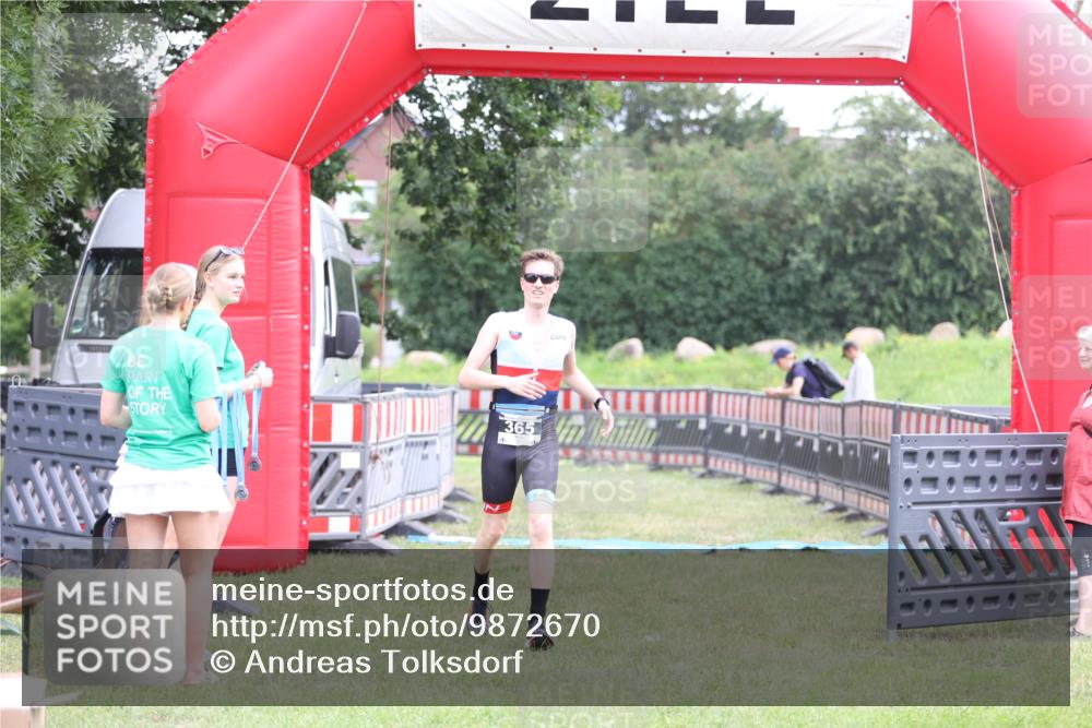 21.06.2026 - 29. Vierlanden-Triathlon Andreas Tolksdorf http://msf.ph/oto/9872670 21.06.2026 11:00:12 Ziel 365, 365 meine-sportfotos.de