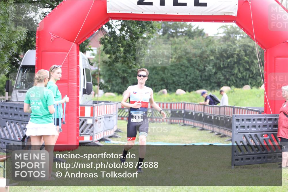 21.06.2026 - 29. Vierlanden-Triathlon Andreas Tolksdorf http://msf.ph/oto/9872688 21.06.2026 11:00:12 Ziel 365, 365 meine-sportfotos.de