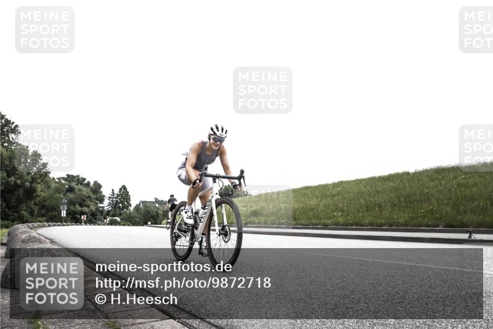 21.06.2026 - 29. Vierlanden-Triathlon H.Heesch http://msf.ph/oto/9872718 21.06.2026 12:19:51 Radfahren 731, 832 meine-sportfotos.de