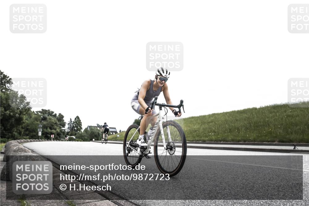 21.06.2026 - 29. Vierlanden-Triathlon H.Heesch http://msf.ph/oto/9872723 21.06.2026 12:19:51 Radfahren 731, 832 meine-sportfotos.de