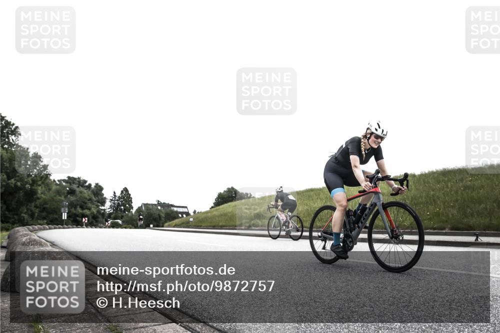 21.06.2026 - 29. Vierlanden-Triathlon H.Heesch http://msf.ph/oto/9872757 21.06.2026 12:20:47 Radfahren 830, 853 meine-sportfotos.de