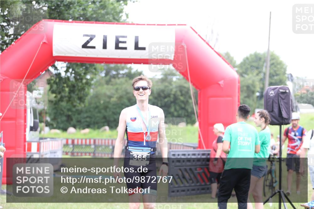 21.06.2026 - 29. Vierlanden-Triathlon Andreas Tolksdorf http://msf.ph/oto/9872767 21.06.2026 11:00:19 Ziel  meine-sportfotos.de