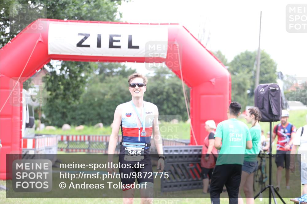 21.06.2026 - 29. Vierlanden-Triathlon Andreas Tolksdorf http://msf.ph/oto/9872775 21.06.2026 11:00:19 Ziel  meine-sportfotos.de