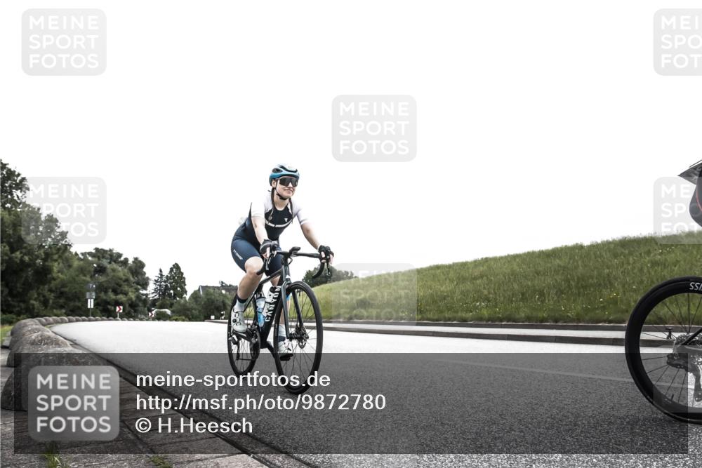 21.06.2026 - 29. Vierlanden-Triathlon H.Heesch http://msf.ph/oto/9872780 21.06.2026 12:22:12 Radfahren 687, 841, 850 meine-sportfotos.de