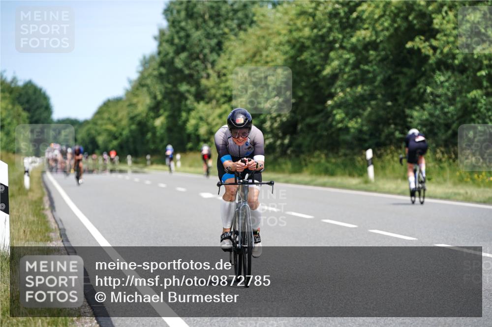 21.06.2026 - Viking Triathlon Michael Burmester http://msf.ph/oto/9872785 21.06.2026 12:45:45 Radfahren 54, 135, 205, 238, 254, 309, 352, 421 meine-sportfotos.de