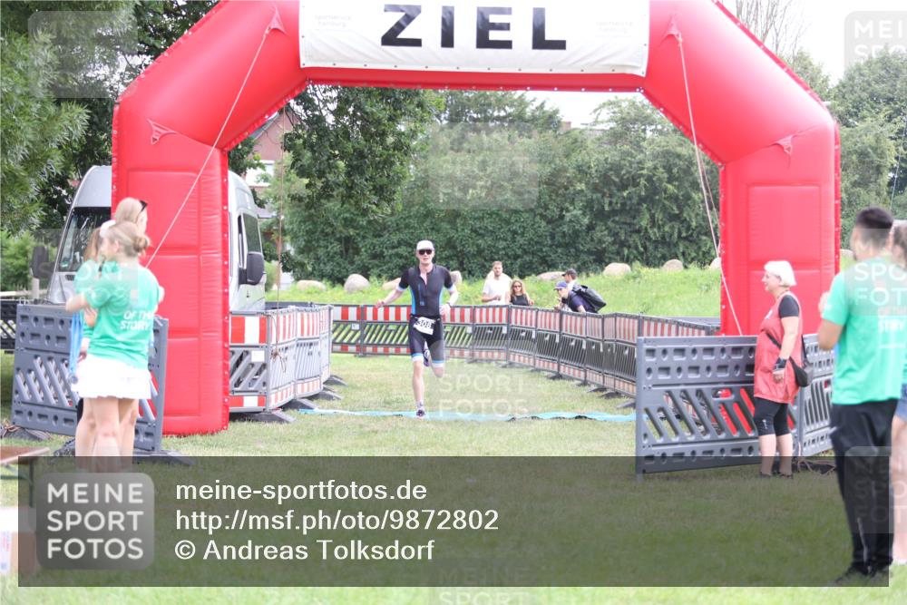 21.06.2026 - 29. Vierlanden-Triathlon Andreas Tolksdorf http://msf.ph/oto/9872802 21.06.2026 11:00:40 Ziel 308, 308 meine-sportfotos.de