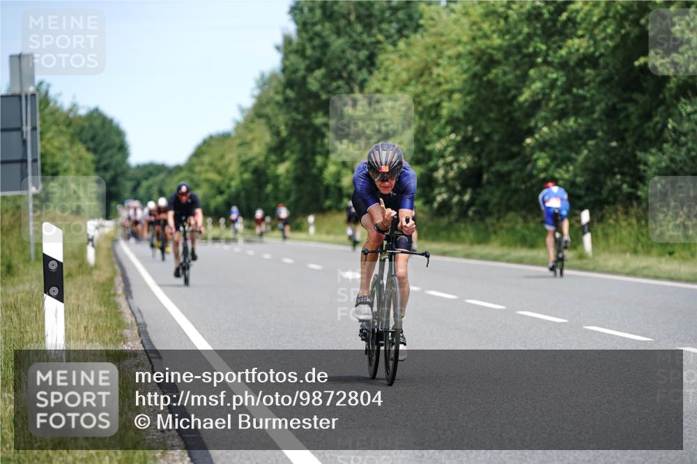 21.06.2026 - Viking Triathlon Michael Burmester http://msf.ph/oto/9872804 21.06.2026 12:45:52 Radfahren 54, 135, 205, 238, 309, 352, 421, 442, 561 meine-sportfotos.de