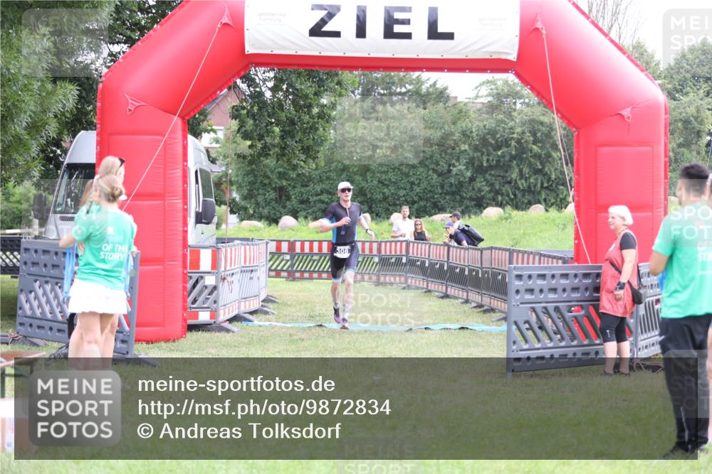 21.06.2026 - 29. Vierlanden-Triathlon Andreas Tolksdorf http://msf.ph/oto/9872834 21.06.2026 11:00:40 Ziel 308, 308 meine-sportfotos.de
