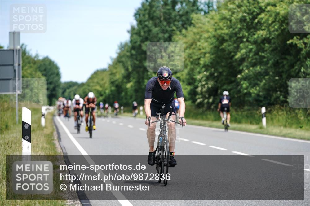 21.06.2026 - Viking Triathlon Michael Burmester http://msf.ph/oto/9872836 21.06.2026 12:45:56 Radfahren 54, 205, 238, 309, 352, 352, 421, 442, 561 meine-sportfotos.de