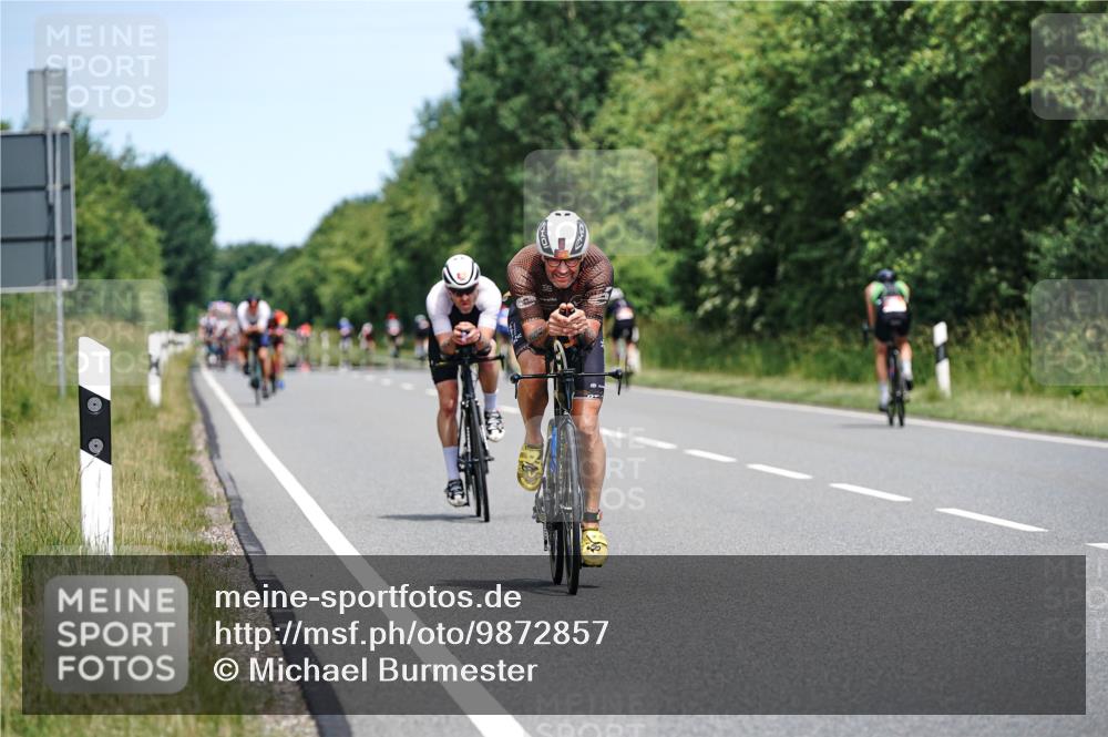 21.06.2026 - Viking Triathlon Michael Burmester http://msf.ph/oto/9872857 21.06.2026 12:45:59 Radfahren 205, 238, 352, 352, 421, 442, 561 meine-sportfotos.de