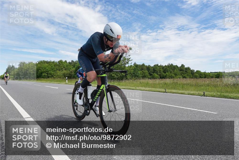 21.06.2026 - Viking Triathlon Michael Burmester http://msf.ph/oto/9872902 21.06.2026 12:34:34 Radfahren 28, 49, 197, 248, 304, 360, 389, 571, 610, 653 meine-sportfotos.de