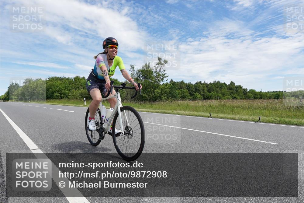 21.06.2026 - Viking Triathlon Michael Burmester http://msf.ph/oto/9872908 21.06.2026 12:34:37 Radfahren 28, 49, 197, 248, 304, 360, 389, 571, 653 meine-sportfotos.de