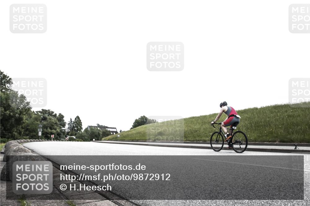 21.06.2026 - 29. Vierlanden-Triathlon H.Heesch http://msf.ph/oto/9872912 21.06.2026 12:25:28 Radfahren 105, 279 meine-sportfotos.de