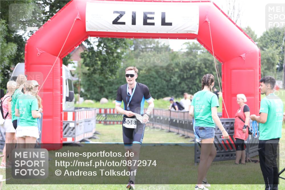 21.06.2026 - 29. Vierlanden-Triathlon Andreas Tolksdorf http://msf.ph/oto/9872974 21.06.2026 11:00:46 Ziel 414, 414 meine-sportfotos.de
