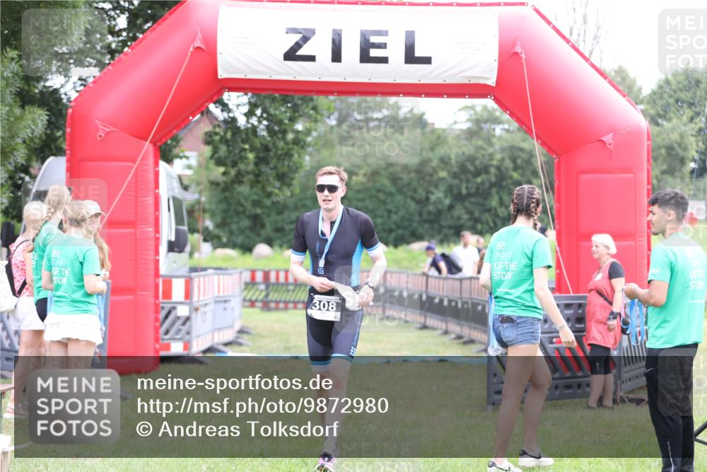 21.06.2026 - 29. Vierlanden-Triathlon Andreas Tolksdorf http://msf.ph/oto/9872980 21.06.2026 11:00:46 Ziel 414, 414 meine-sportfotos.de