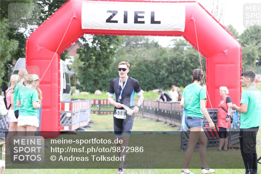 21.06.2026 - 29. Vierlanden-Triathlon Andreas Tolksdorf http://msf.ph/oto/9872986 21.06.2026 11:00:46 Ziel 414, 414 meine-sportfotos.de