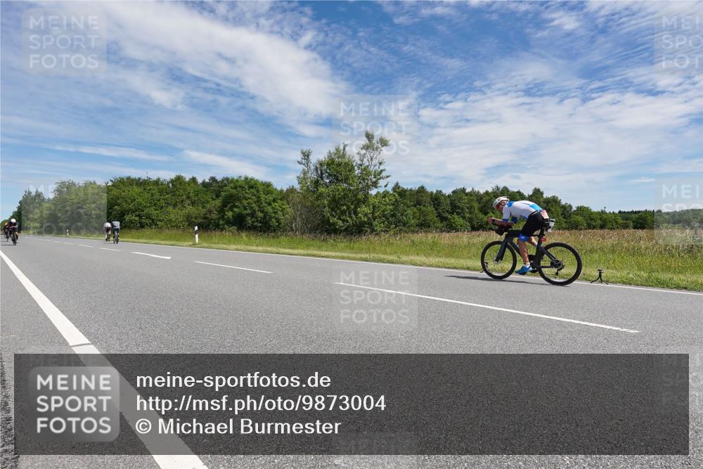 21.06.2026 - Viking Triathlon Michael Burmester http://msf.ph/oto/9873004 21.06.2026 12:35:47 Radfahren 14, 37, 153, 449, 486, 521, 562 meine-sportfotos.de