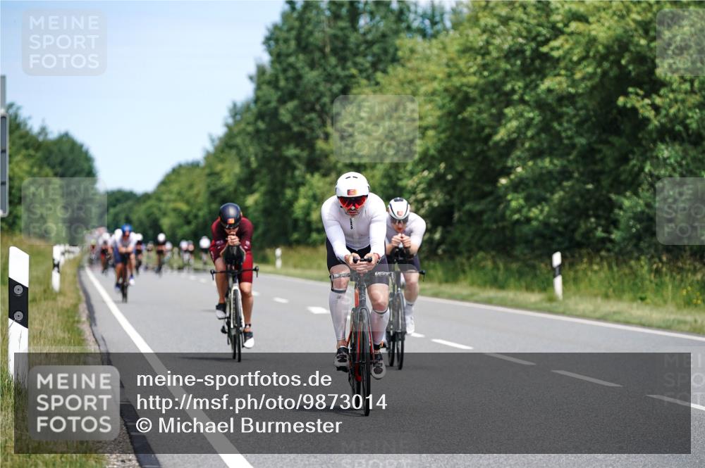 21.06.2026 - Viking Triathlon Michael Burmester http://msf.ph/oto/9873014 21.06.2026 12:46:35 Radfahren 16, 36, 81, 105, 165, 178, 184, 251, 364, 407, 457, 457, 504, 546, 606, 629, 629, 634 meine-sportfotos.de