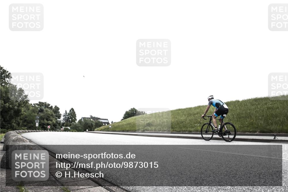 21.06.2026 - 29. Vierlanden-Triathlon H.Heesch http://msf.ph/oto/9873015 21.06.2026 12:27:16 Radfahren 256, 800, 942 meine-sportfotos.de