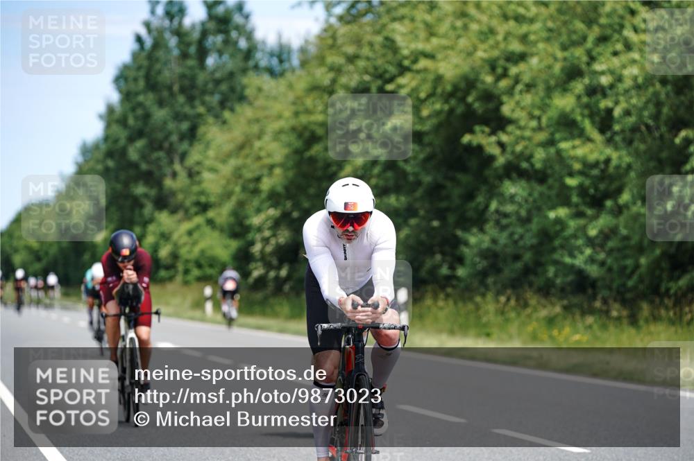 21.06.2026 - Viking Triathlon Michael Burmester http://msf.ph/oto/9873023 21.06.2026 12:46:36 Radfahren 16, 36, 81, 105, 165, 178, 184, 251, 364, 407, 457, 457, 504, 546, 606, 629, 629, 634 meine-sportfotos.de