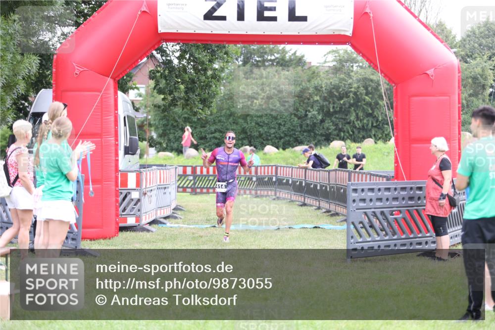 21.06.2026 - 29. Vierlanden-Triathlon Andreas Tolksdorf http://msf.ph/oto/9873055 21.06.2026 11:00:56 Ziel 414, 414 meine-sportfotos.de