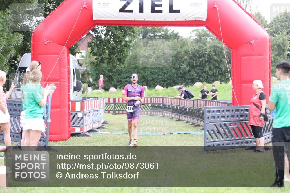 21.06.2026 - 29. Vierlanden-Triathlon Andreas Tolksdorf http://msf.ph/oto/9873061 21.06.2026 11:00:57 Ziel 414, 414 meine-sportfotos.de
