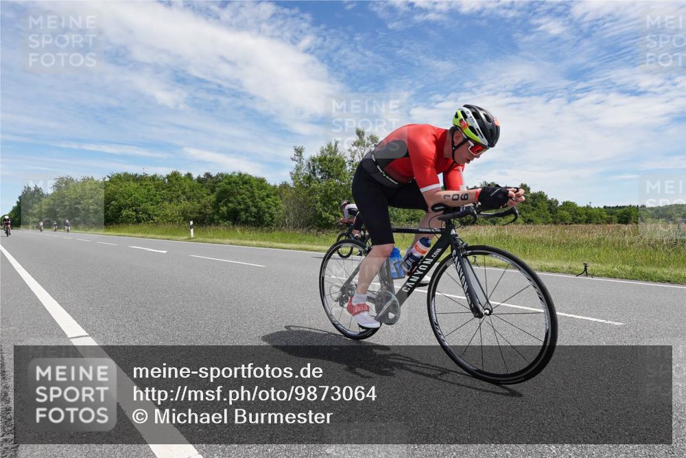 21.06.2026 - Viking Triathlon Michael Burmester http://msf.ph/oto/9873064 21.06.2026 12:36:15 Radfahren 22, 22, 106, 354, 363, 427, 458, 539, 637, 667 meine-sportfotos.de