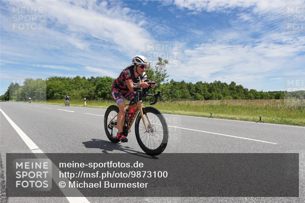 21.06.2026 - Viking Triathlon Michael Burmester http://msf.ph/oto/9873100 21.06.2026 12:37:17 Radfahren 77, 141, 448, 519 meine-sportfotos.de