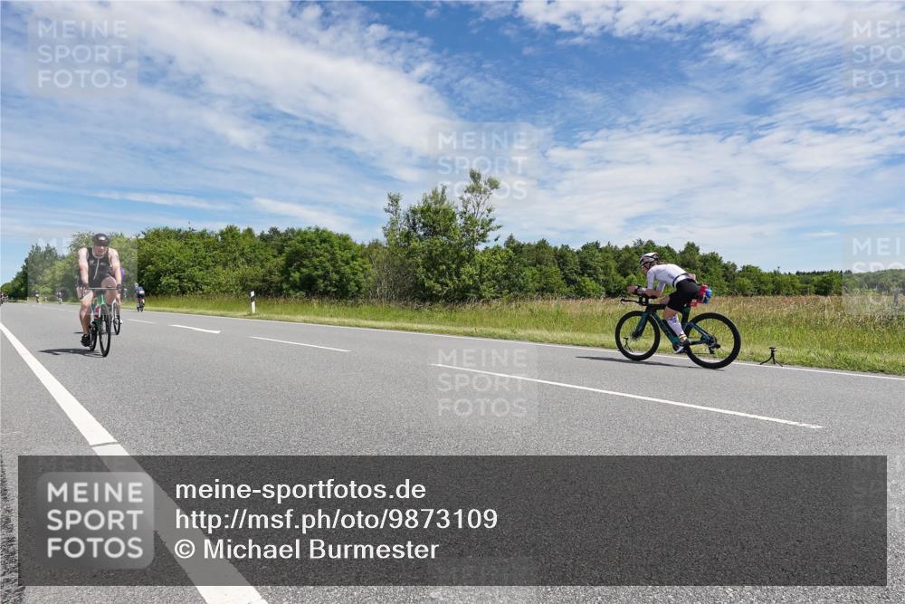 21.06.2026 - Viking Triathlon Michael Burmester http://msf.ph/oto/9873109 21.06.2026 12:37:24 Radfahren 77, 141, 300, 409, 448, 471, 519, 519 meine-sportfotos.de