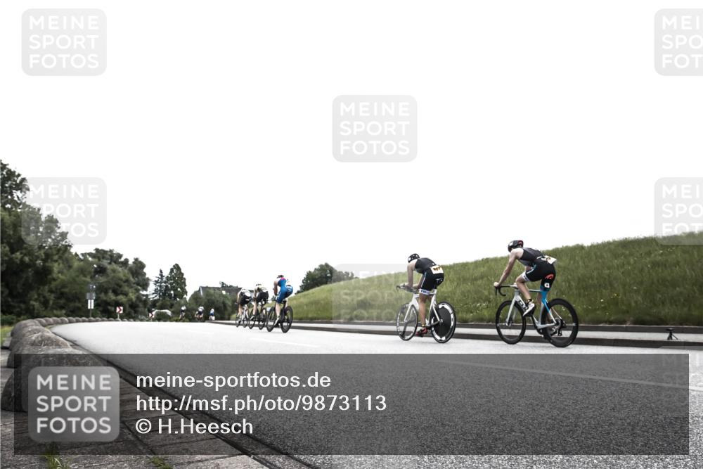 21.06.2026 - 29. Vierlanden-Triathlon H.Heesch http://msf.ph/oto/9873113 21.06.2026 12:27:40 Radfahren 927, 963 meine-sportfotos.de