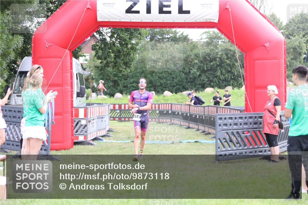 21.06.2026 - 29. Vierlanden-Triathlon Andreas Tolksdorf http://msf.ph/oto/9873118 21.06.2026 11:00:57 Ziel 414, 414 meine-sportfotos.de