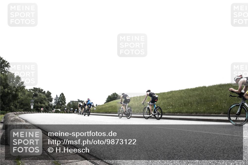 21.06.2026 - 29. Vierlanden-Triathlon H.Heesch http://msf.ph/oto/9873122 21.06.2026 12:27:40 Radfahren 927, 963 meine-sportfotos.de