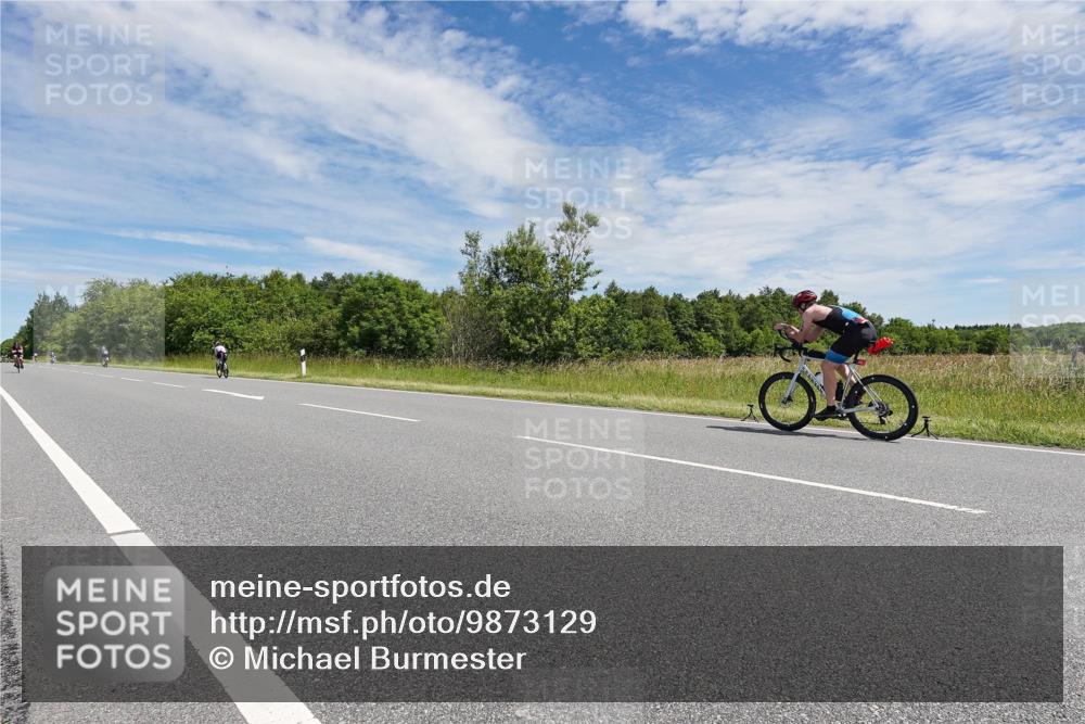 21.06.2026 - Viking Triathlon Michael Burmester http://msf.ph/oto/9873129 21.06.2026 12:37:26 Radfahren 77, 141, 244, 300, 409, 448, 471, 519, 519 meine-sportfotos.de