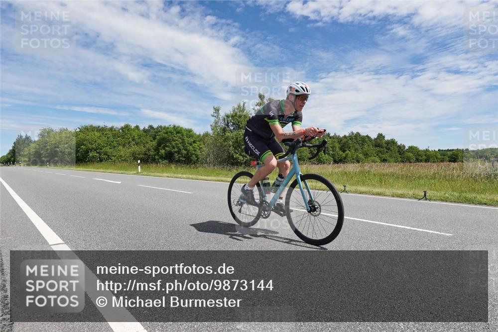 21.06.2026 - Viking Triathlon Michael Burmester http://msf.ph/oto/9873144 21.06.2026 12:37:39 Radfahren 229, 244, 244, 298, 300, 409, 471, 519, 520 meine-sportfotos.de