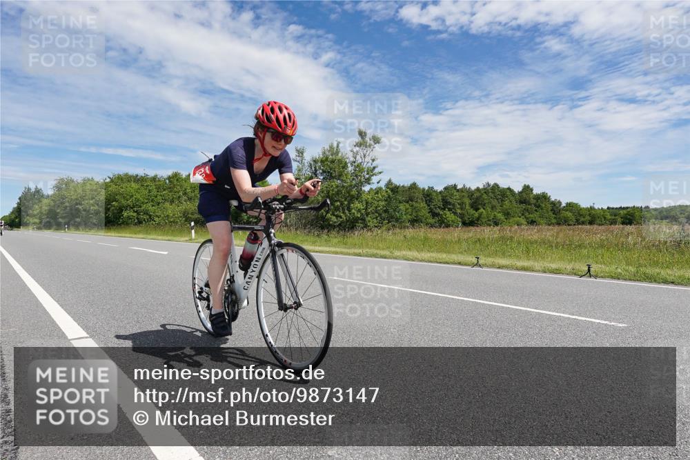 21.06.2026 - Viking Triathlon Michael Burmester http://msf.ph/oto/9873147 21.06.2026 12:37:52 Radfahren 138, 185, 229, 244, 378, 506, 520, 550, 557 meine-sportfotos.de